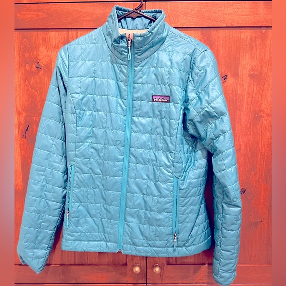 Women’s small turquoise Patagonia nano puff. - Picture 1 of 3